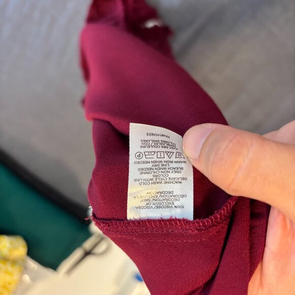 LOFT Sleeveless Burgundy Blouse with Embroidered Lace Yoke Size M - Picture 7 of 7